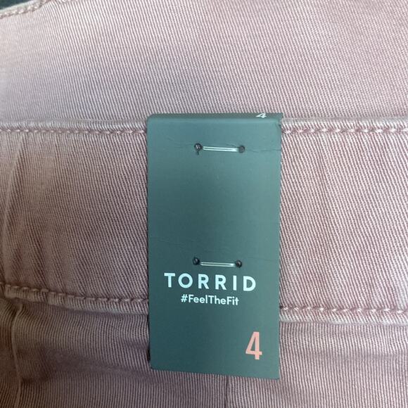 Torrid 3.5 Inch Pull-On Weekend Stretch Twill Short - Picture 7 of 10